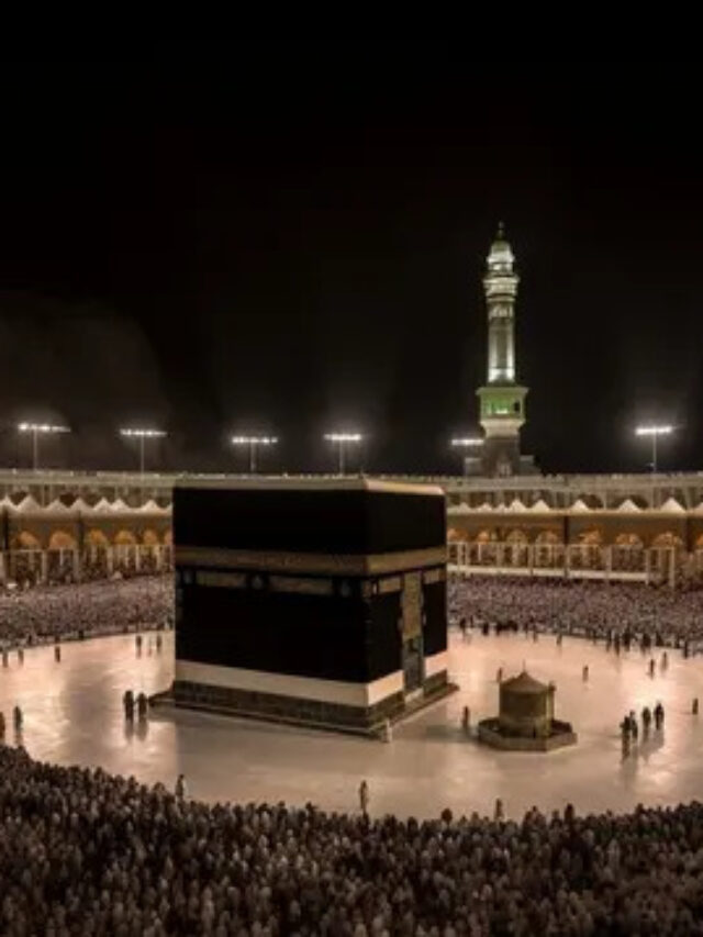 pngtree-the-kaaba-of-mecca-with-thousands-of-people-around-it-image_2685208